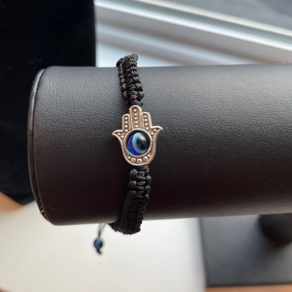 Easy Adjustable Black and Hamsa Bracelet - Picture 3 of 6